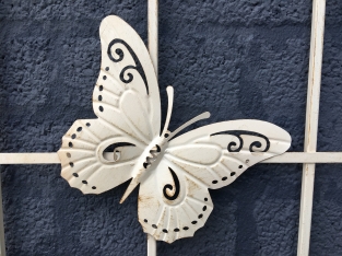 Butterfly window model, metal old-white-rust